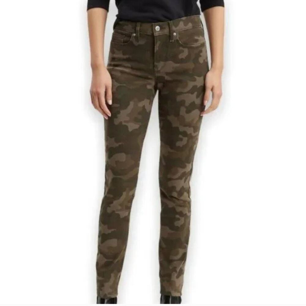 Levi's 721 High Rise Skinny Camo Pants